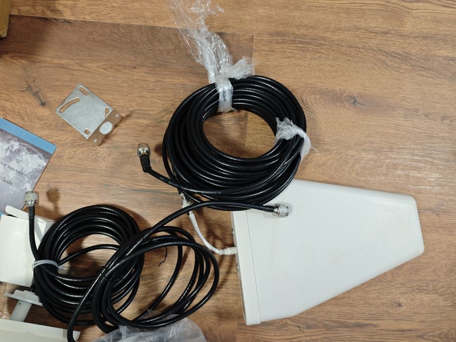 GSM усилвател на сигнал 2/3/4G LTE устройство с две вътрешни антени