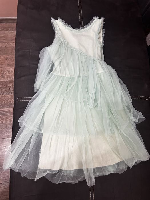 Бледо зелена рокля