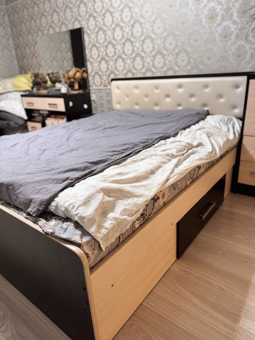 Кровать с матрасом