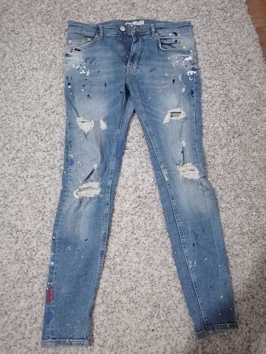 Vând blugi Bershka, mar 38/40