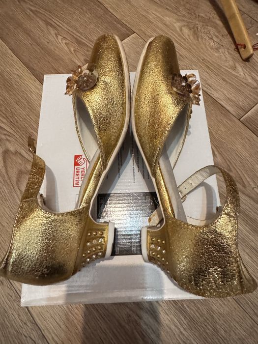 Срочно ! Продам туфли детские 34 размер