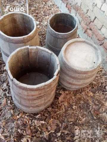 Стари дървени бъчви.