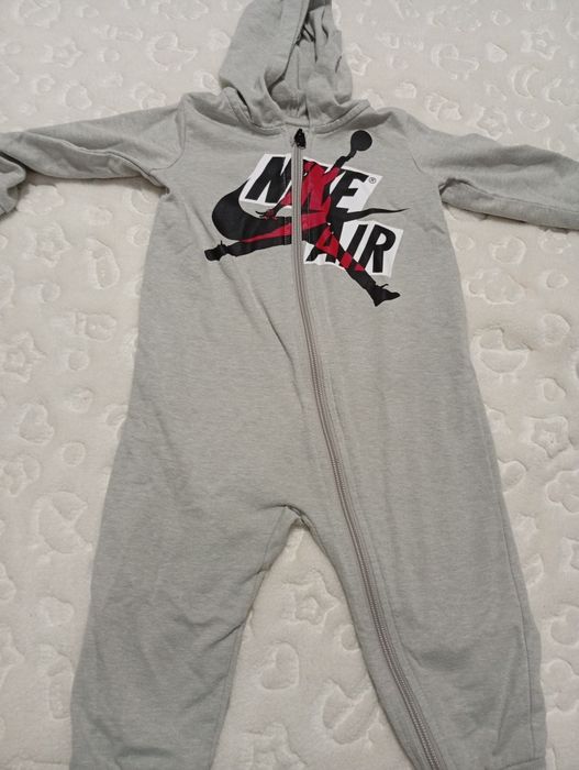 Salopetă Nike mărimea 18 luni