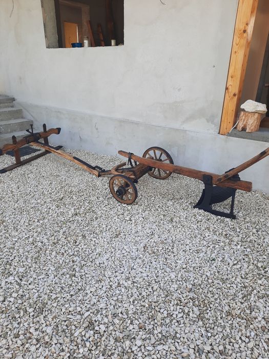 Plug vechi autentic cu jug si caruta