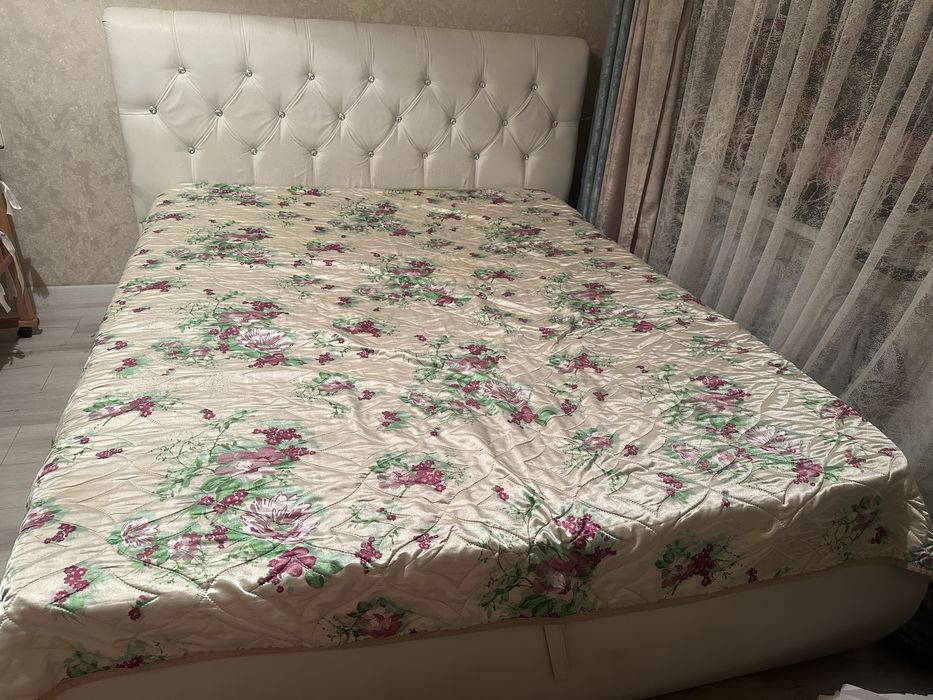 Кровать двухспальная