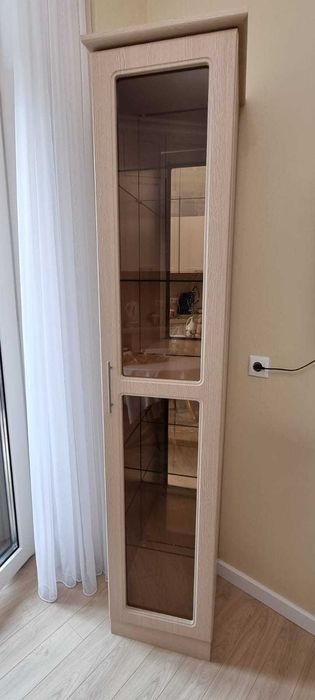 Шкаф-пенал со стеклом. СРОЧНО!