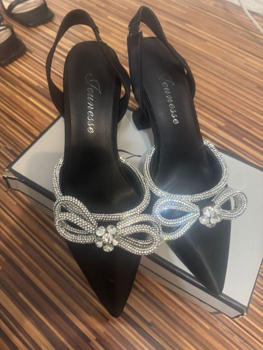 1туфли 37 размер,2платье для любых мероприятие,3фото туфли 37 размер