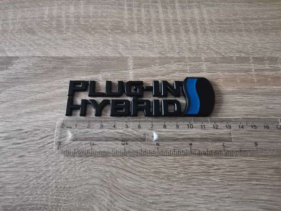 черна емблема Toyota Plug-in Hybrid