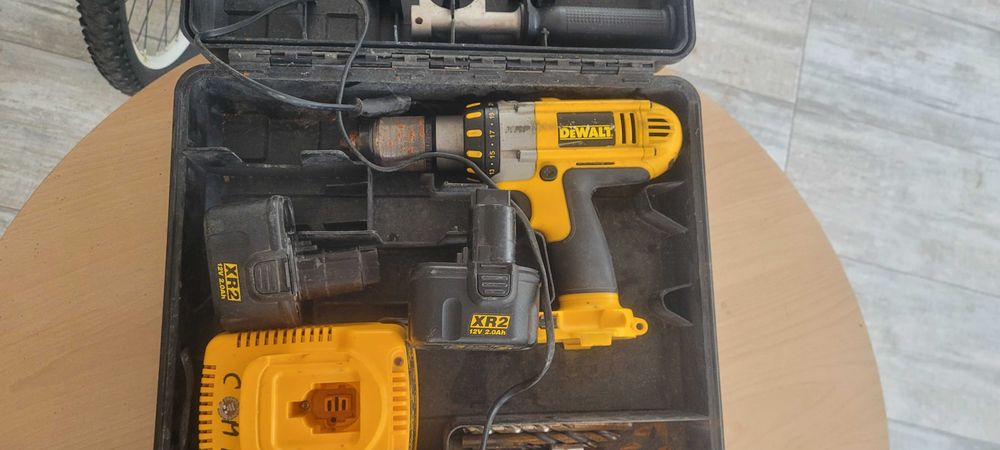 2 Bormasini Dewalt si încărcătoare diverse mărci