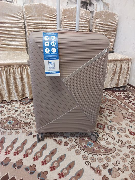 Продам чемодан абсолютно новый