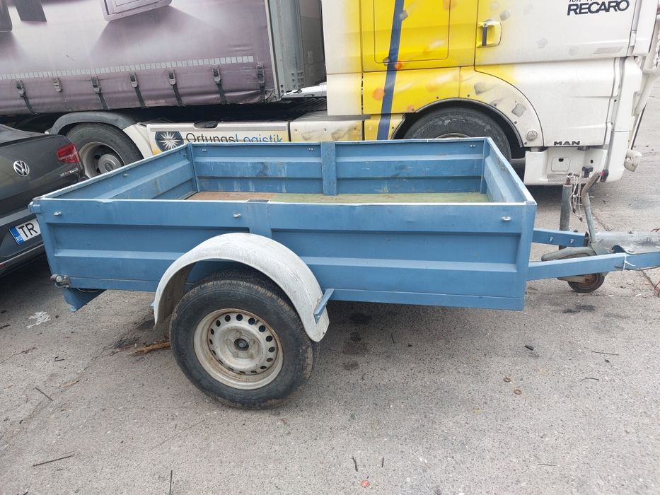 Remorca cu sistem de frinare