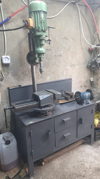 Верстак стол светлее Тиски сатылады