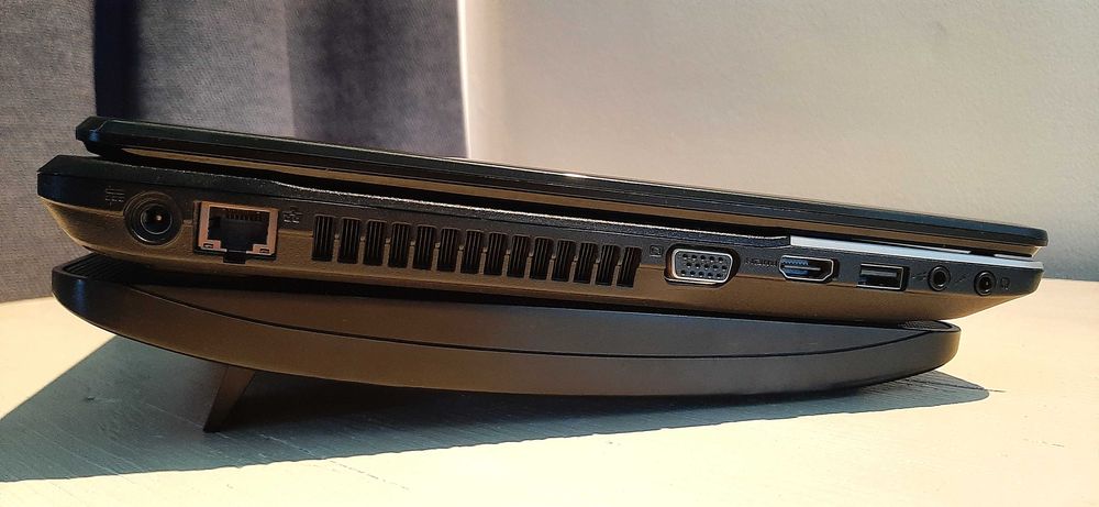 Acer Aspire E1-571G (i3 / NVIDIA GT 620M / 750GB) + Оригинално зарядно