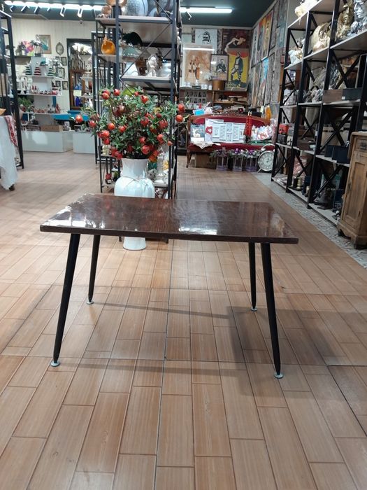 Столики деревянные