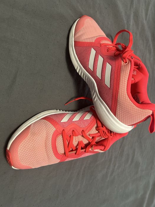 Маратонки Адидас за мамече