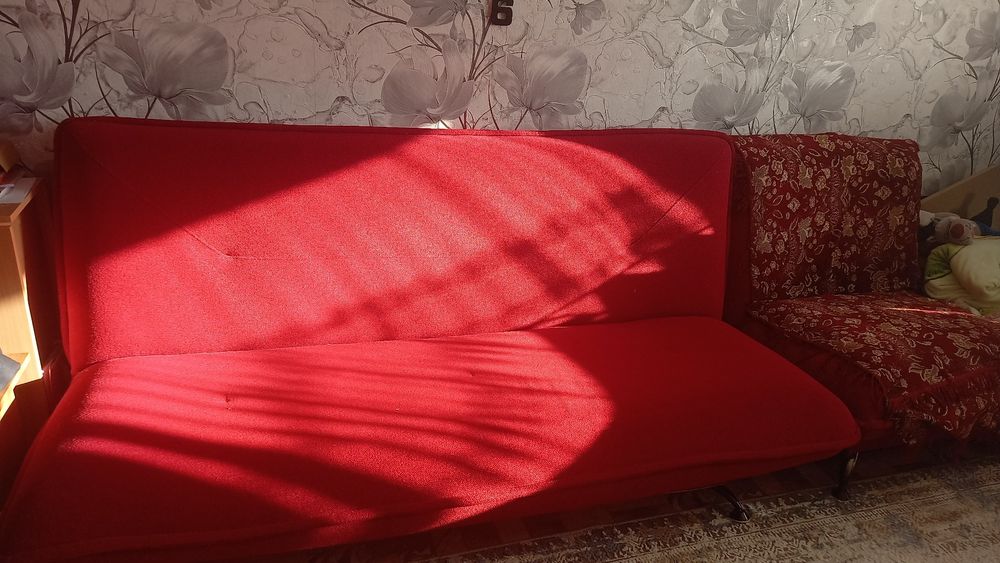 Диван с двумя креслами