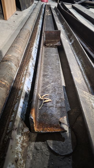 Продам уголки разные швейлера