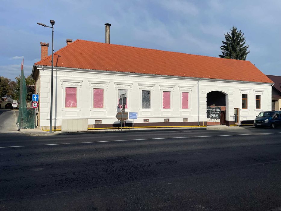 Brasov Cristian Str Lunga-central de inchiriat 77 mp farmacie, 60mp