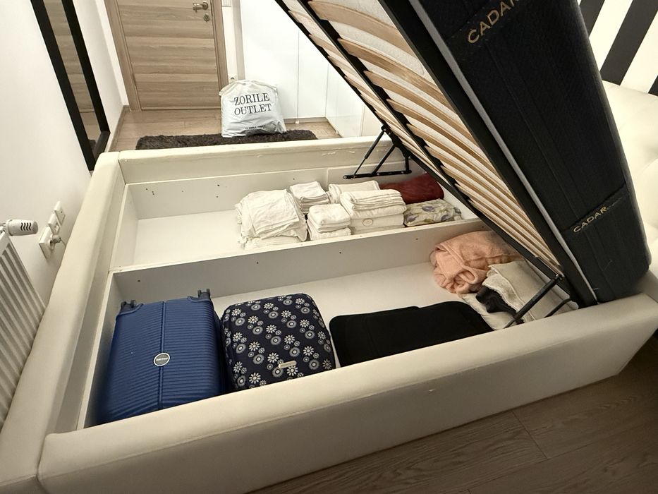 Vand pat tapitat lemn masiv 160x200