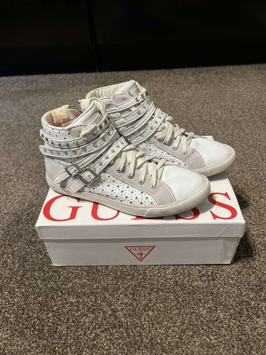 Бели кецове Guess