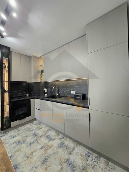 Двустаен апартамент в ж.к. Дружба 2