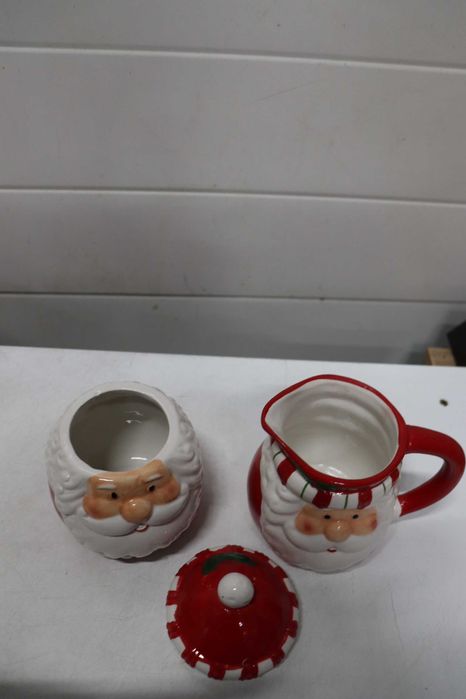 The Seasonal Gift Комплект купичка за захар, кана за мляко Дядо Коледа