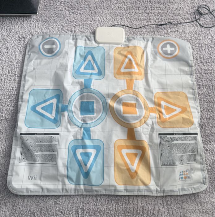 Продам игровую приставку Nintendo wii