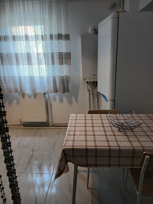 Vând apartament 2 camere comanesti