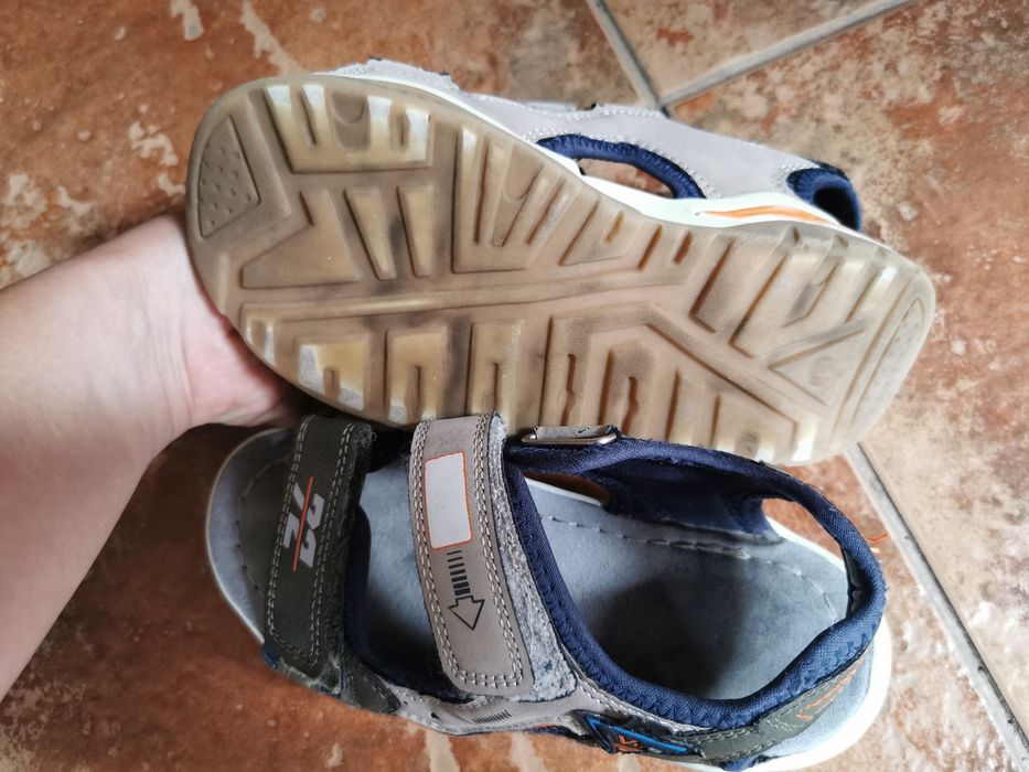 Sandale copii, comode, cu arici – stare bună