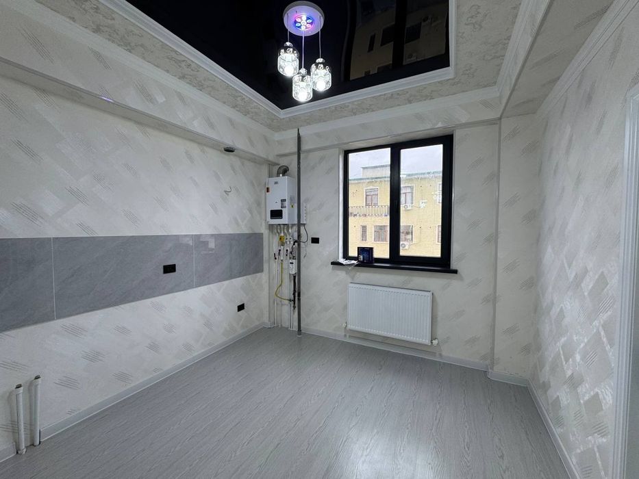 8 qavatli liftlik domning 6-qavatidan
3 xonalik qilingan tayyor xonado