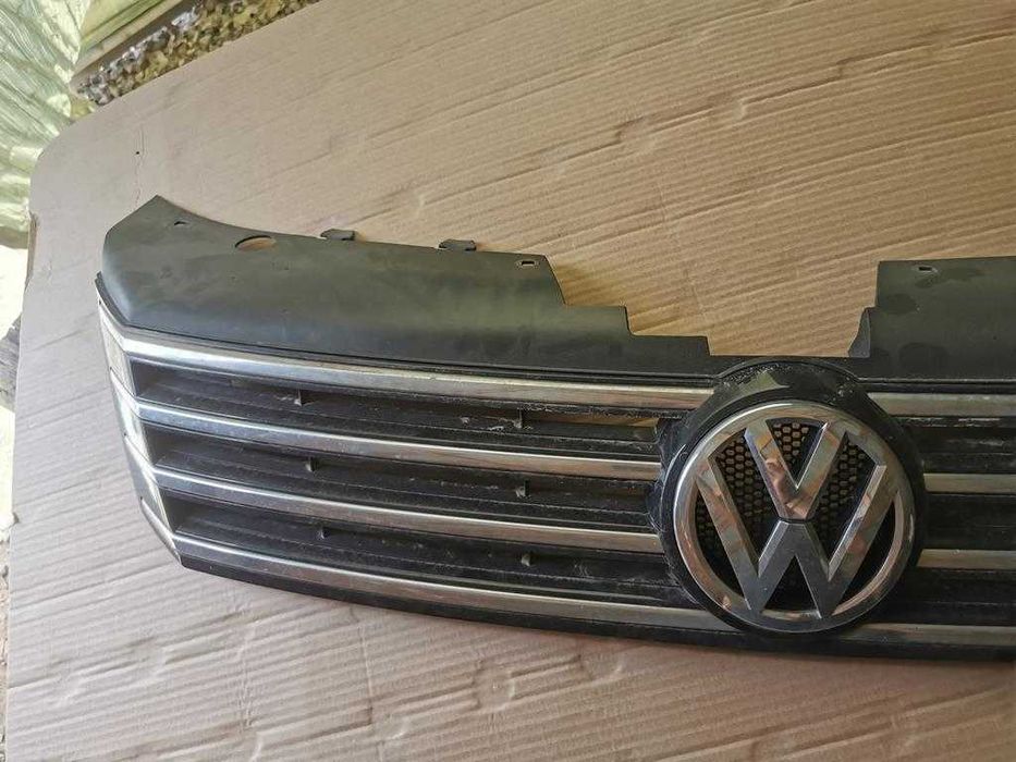 grila cu semn vw passat b7