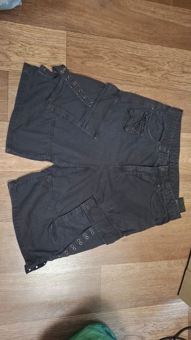 Мужские шорты-карго Zara с люверсами — трендовый Y2K/гранж стиль