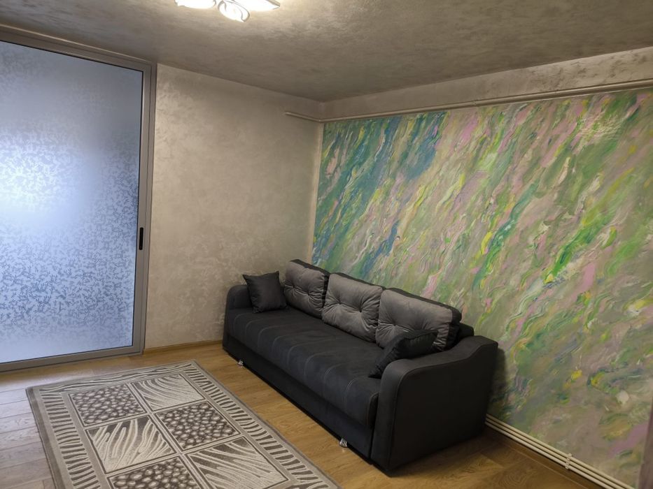 Închiriez garsoniera