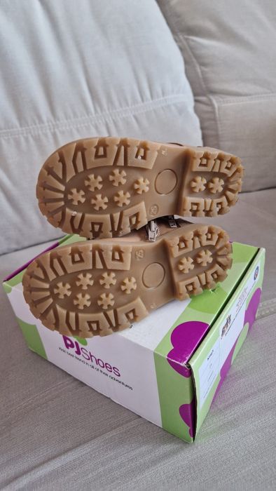 Bocanci imblaniti din piele marimea 25