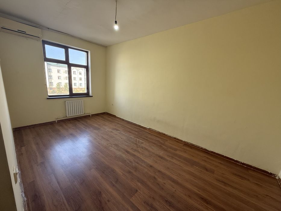 Srochna sotiladi. Termiz sh. Begoyim. 2 xonali. 2 etaj yangi dom