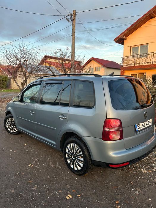 Vând Volskwagen Touran 1.9 Diesel