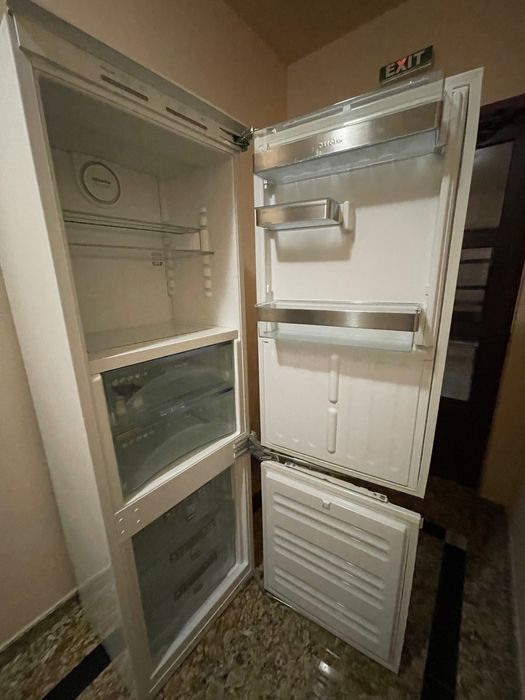 Хладилник с фризер Miele ,No Frost ,за вграждане