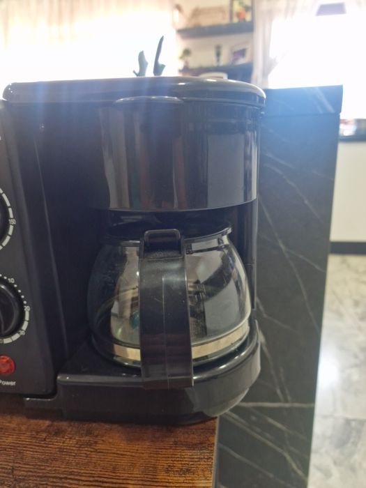 Aparat 3 în 1 multifunctional: Mini cuptor electric, cafetieră și plită / suport