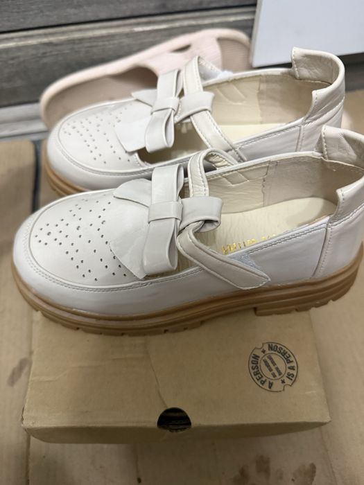 Продам детские туфли