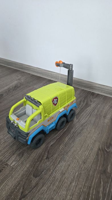 Mașina de Teren a Patrulei Cățelușilor (PAW Patrol Paw Terrain Vehicle).