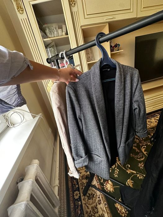 Срочно продаю женские вещи