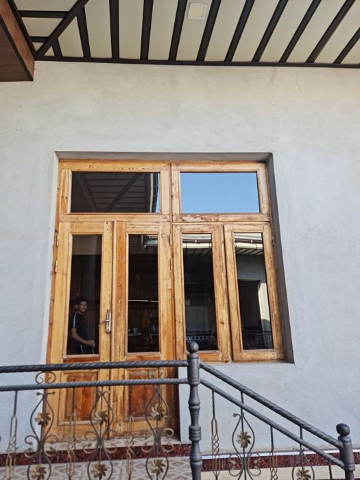 Taxtali eshiklar sotiladi