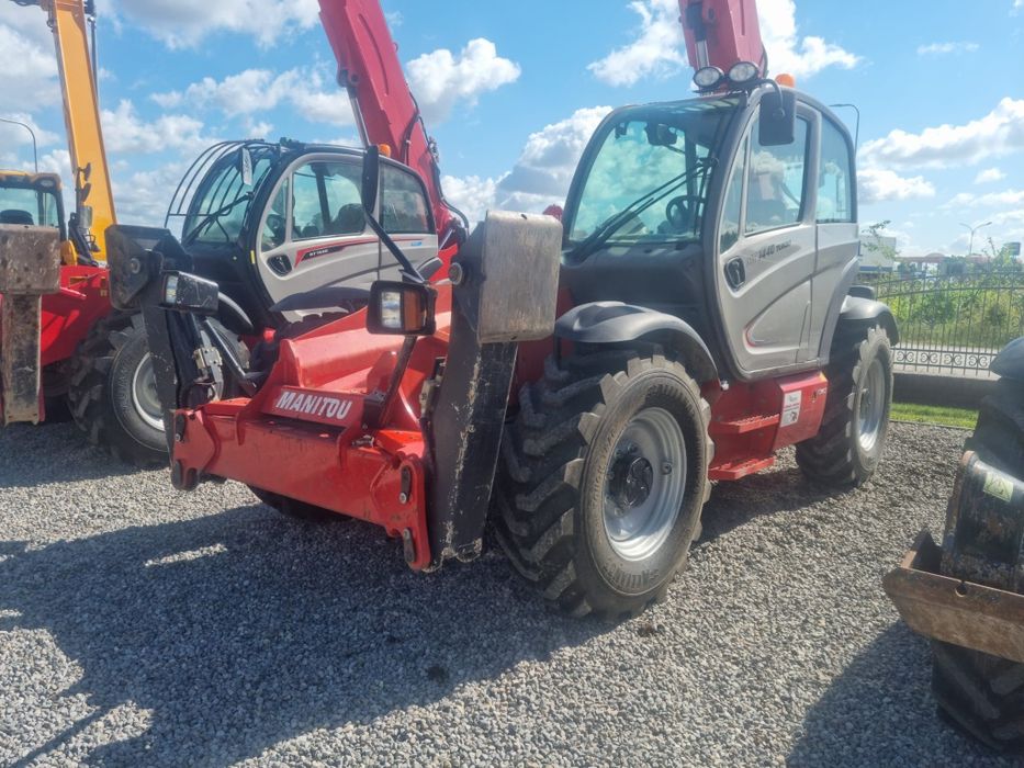 Телескопический погрузчик, Manitou
