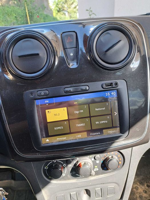 Vand Dacia Logan 10 / 2017 93.000 km cu AC si navigatie