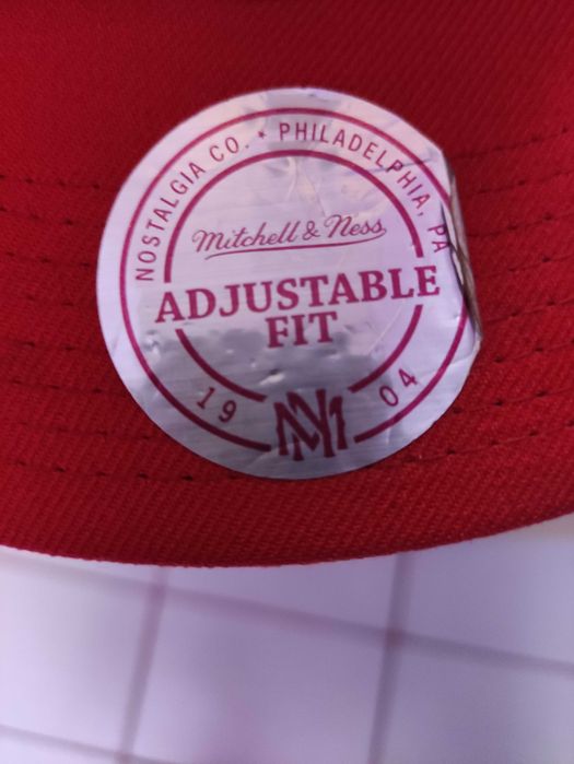 Шапка. Chicago Bulls , сива с червена козирка