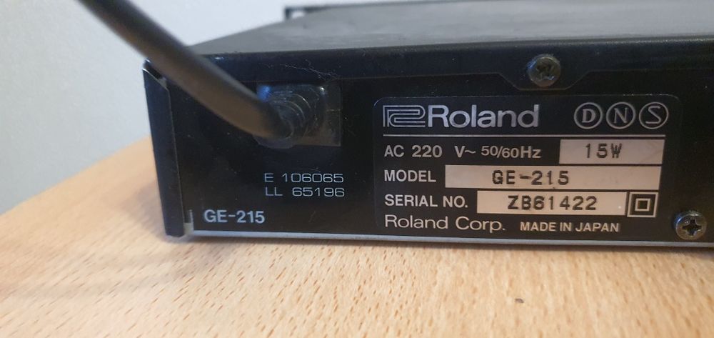 Vând egalizator Roland GE-215