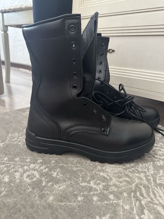 Продаю берцы новые