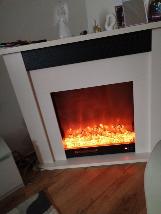 Șemineu electric nou și montat