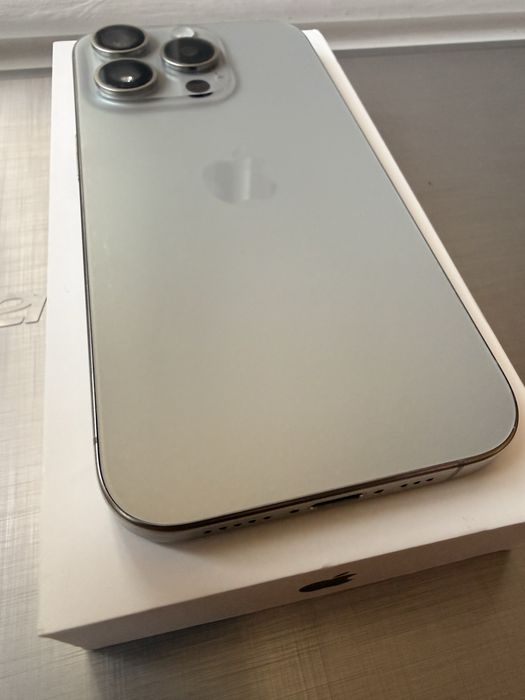 iPhone 15 Pro 256GB Natural Titanium в отлично състояние