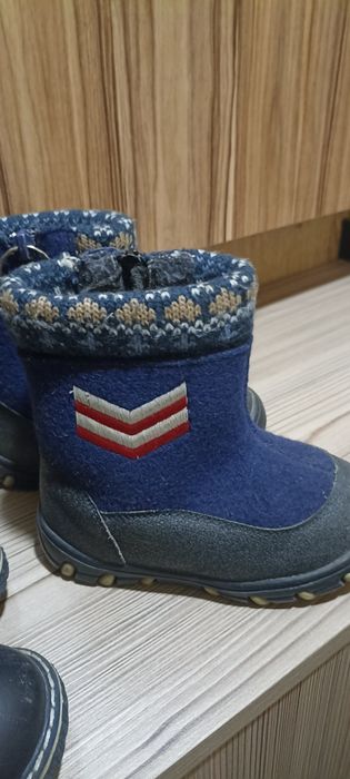 Продам детскую обувь